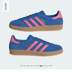 Adidas Gazelle - Super snygga adidas Gazelle skor i blå mocka. Endast andvända 2 ggr- i helt ny skick. Orginalpris 1450kr. Kontakta vid mer information. 