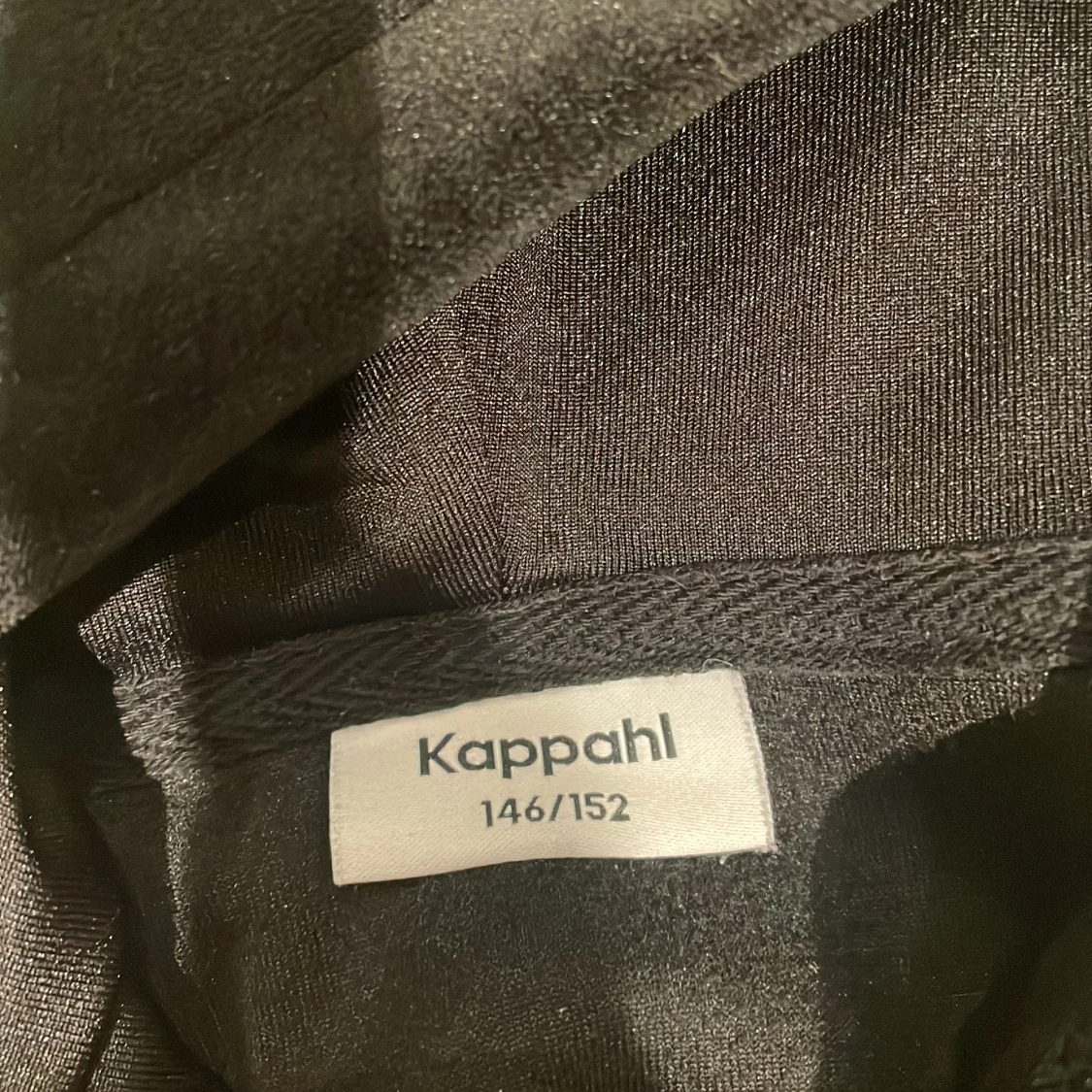 Svart velourjacka från Kappahl - 91