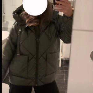 Mohito jacka - Intressekoll på min mörkgröna mohito jacka, i jättebra skick!