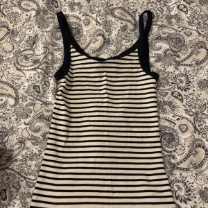 Randigt Linne - Randigt linne från h&m storlek M, aldrig använd💞