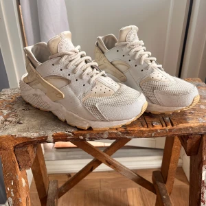 Sneakers Nike huarache - Huaraches från Nike i bra skick, sparsamt använda. 