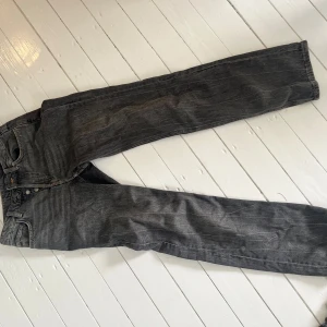 Weekday jeans - Säljer mina weekday jeans pga att dom blivit för små över höften💕använda men är i fint skick. 