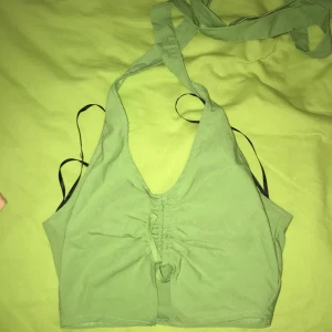 Topp - En söt topp från H&M Aldrig använd!  