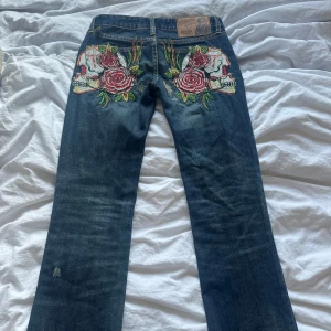 Christian audigier jeans  - Midjemått 39cm innerbenslängd 81cm💕💕