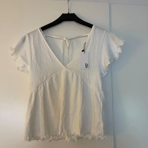 Topp - Topp ifrån lager 157, aldrig använd prislappen sitter kvar. Nypris 150kr