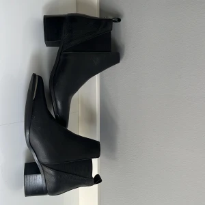 Stövletter  - Stövletter i nyskick, ej använda. Tillverkade i Spanien. 