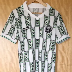 Nigeria repaIika fotbollströja 1994. Helt ny med tag.   Storlek: Medium