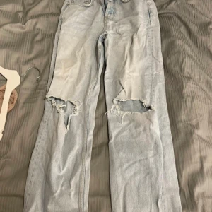 Mid waist jeans Gina tricot  - Bra skick, midwaist jeans 