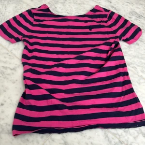 Ralph Lauren t-shirt - Polo Ralph lauren tshirt randig rosa blå 12-14 år  Finns i Enköping  Köpare står för frakt 