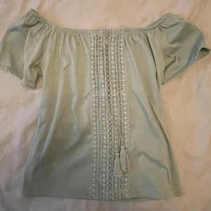 LJUSGRÖN BLUS - Fint skick💞