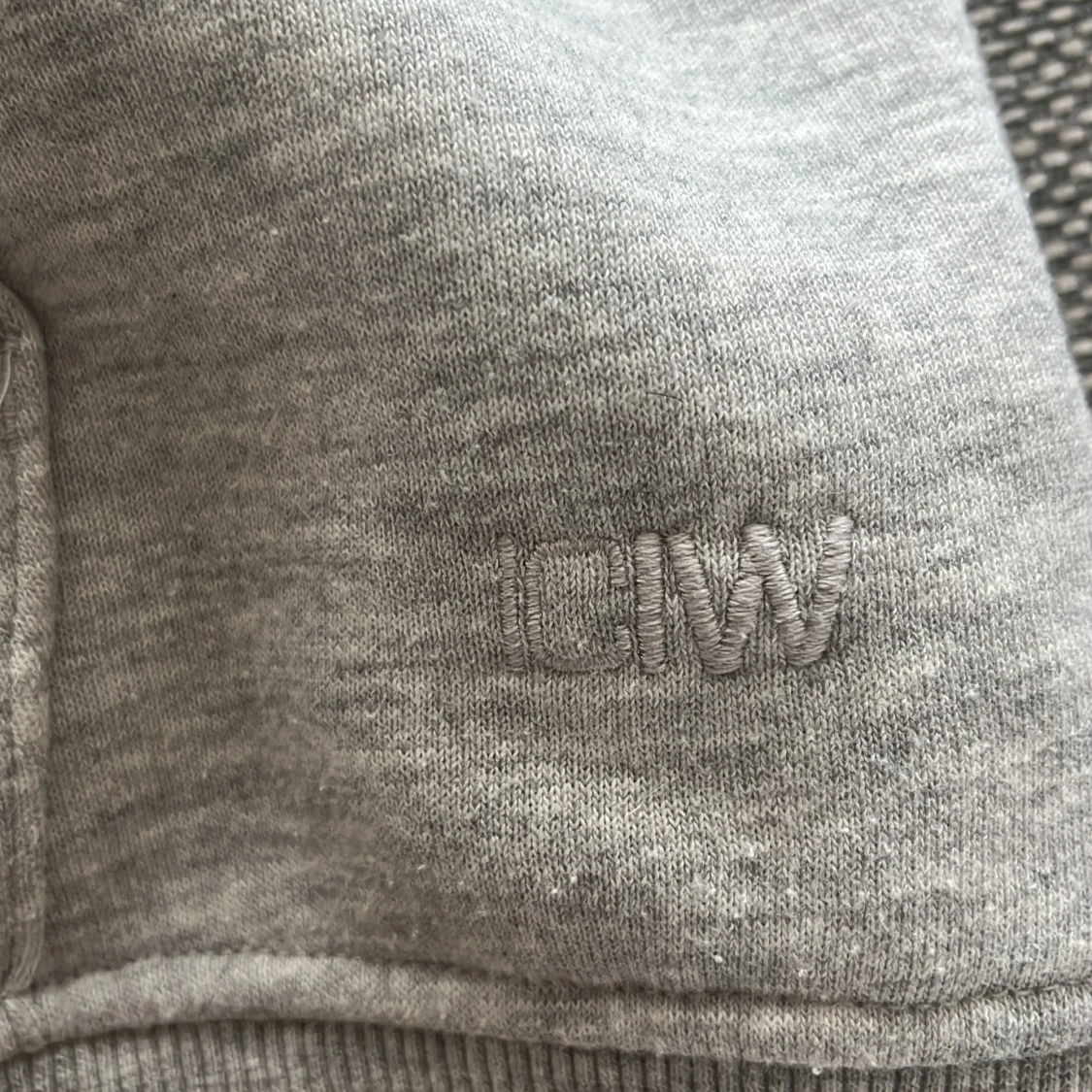 Grå hoodie från ICANIWILL - 92