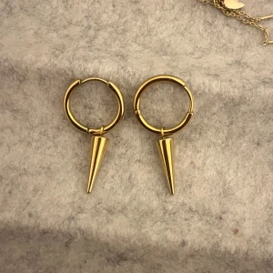 Edblad pil örhängen - Ny skick  Aldrig använda