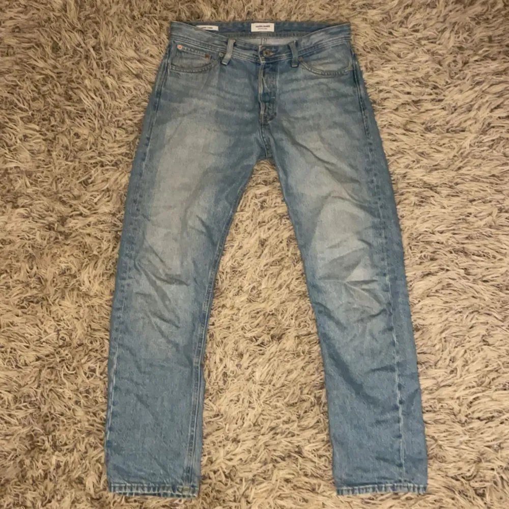 Säljer för att dom inte kommer till användning längre det är inget fel med dom skriv om ni undrar något mer Mvh Elias🙌🏼. Jeans & Byxor.