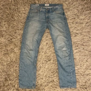 Jack & Jones Jeans - Säljer för att dom inte kommer till användning längre det är inget fel med dom skriv om ni undrar något mer Mvh Elias🙌🏼