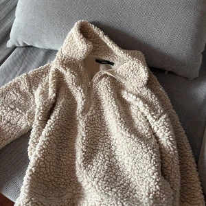 Teddyflufftröja - Fluffig tröja, bra skick