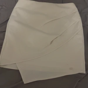 Vit kjol  - Normal i storleken 