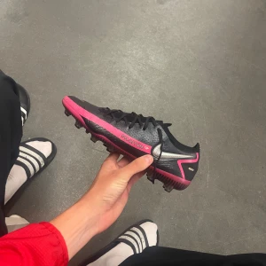 Nike phantom GT - Säljer mina phantom skor i storlek 44, väldigt bra skick! Kan byta mot andra skor i 44 annars kom med bud!🙂