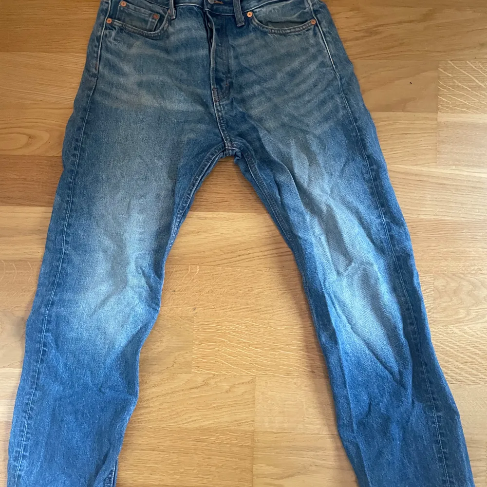 Blåa weekday jeans i storlek 29/30. Knappt använda. Pris kan diskuteras.. Jeans & Byxor.