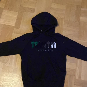 Trapstar hoodie  - Ny trapstar hoodie it använd helt ny bra skick 