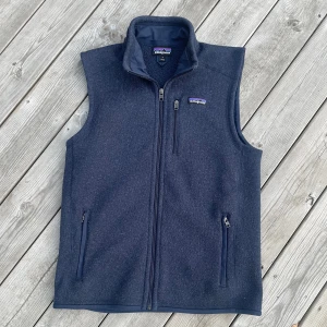 Patagonia väst - Inköpt i somras, sparsamt använd | Mycket bra skick | Storleken är S | Välj gärna post nord, är enklare för mig🤗🤗
