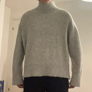 Stickad tröja  - Jätte skön stickad tröja till hösten 