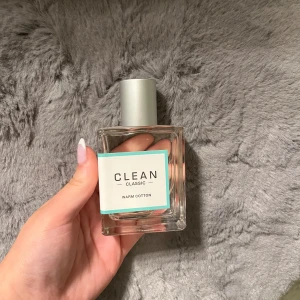 Parfym  - Skick: se bild 2 knappt använd  Från:clean 
