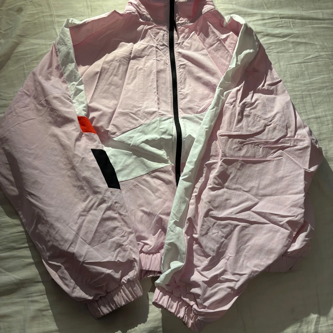 Rosa vindjacka från Reebok - 90