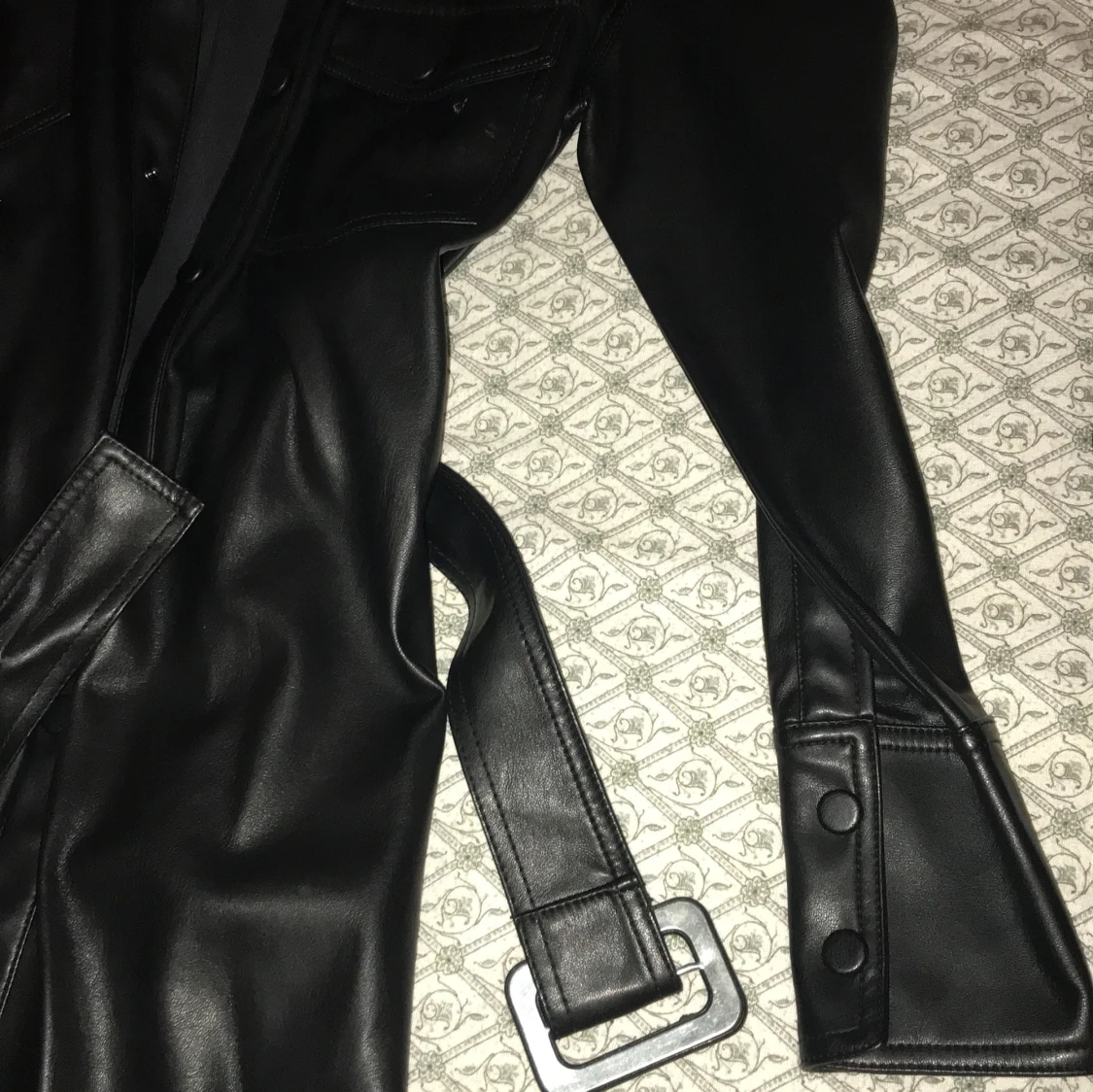 Svart skinnjacka från Zara - 90