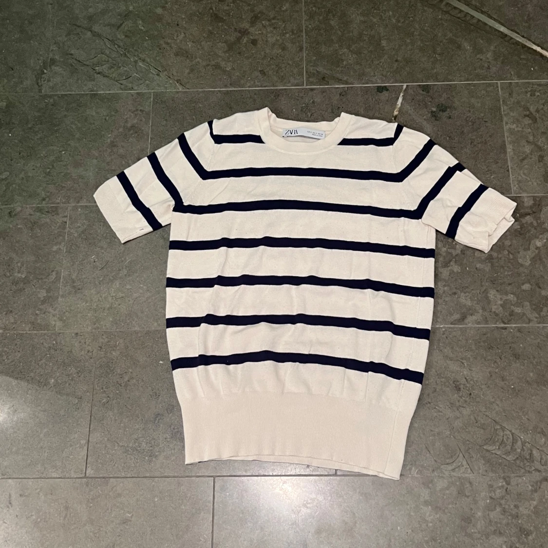 Vit och marinblå randig tröja från Zara - 1