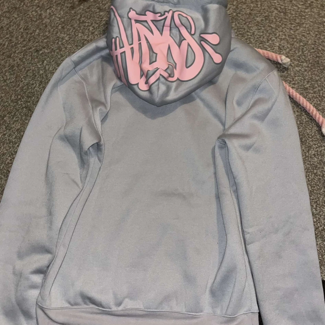 Ljusblå hoodie med rosa detaljer - 2