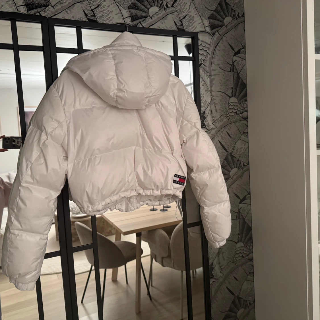 Vit dunjacka från Tommy Jeans - 1