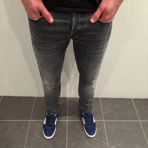 Dondup jeans George  - Dondup jeans George. Trendigaste jeansen på marknaden skick 9/10 nypris=4000kr