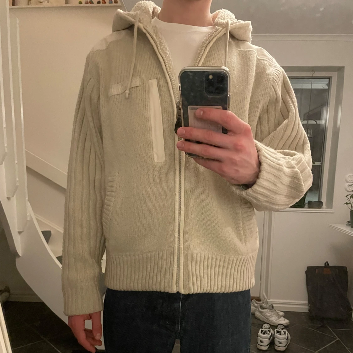Beige stickad hoodie från schott