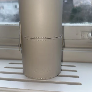 Caia brush holder - Säljer den då den inte kommer till användning, som ny ✨