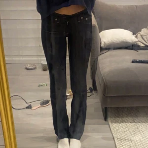 Jeans från Filipa K - Jättesnygga jeans från Filippa K, aldrig använda, perfekt längd på mig som är 170cm!