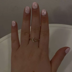 Ring-Glitter - En superfin justerbar ring från Glitter, aldrig använd.