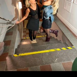 Svart omlottkjol från Zara - Kort omlottkjol med shorts 