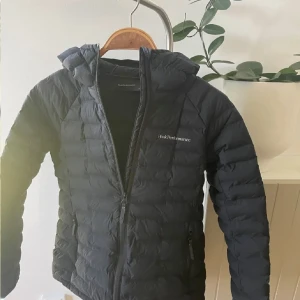Peak performance  - Säljer nu denna jacka som jag haft sen förra vintern, syns inte att den är använd 