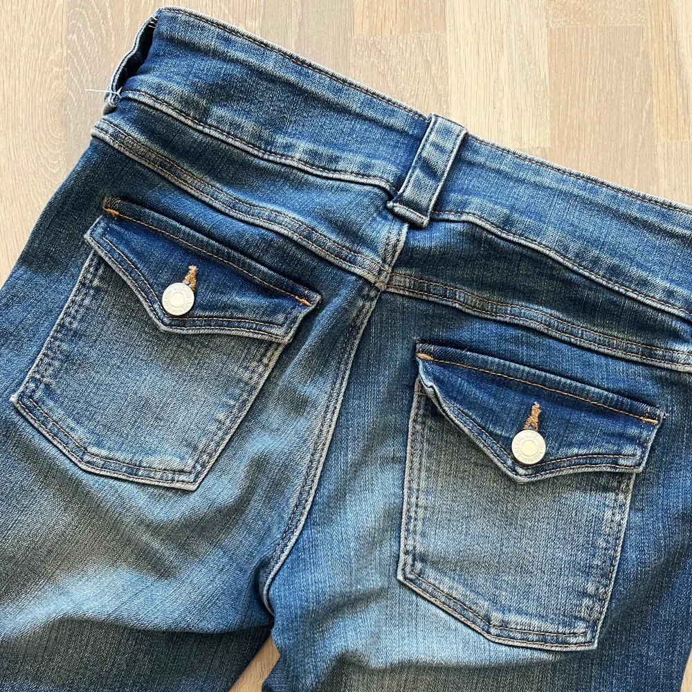 Lågmidjade bootcut jeans storlek 158, fint skick💕. Jeans & Byxor.