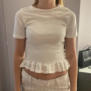 Ginatricot tröja - Nästan oanvänd tröja. Använda två gånger. Väldigt bra skicka.