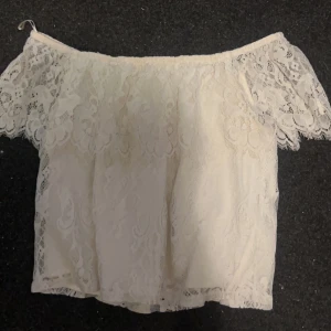 Off shoulder topp - Supersnygg spets off shoulder topp!!🥰🥰