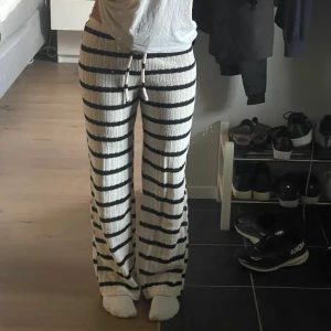 Stickade mysiga byxor - Aldrig använda, XS men sitter som S/M
