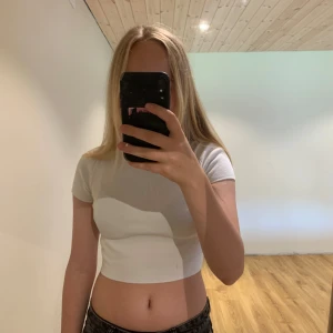 Vit Corp Top  - Vit crop top, andvänd engång