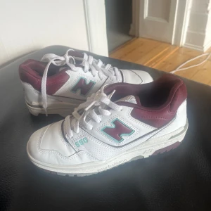 New balance  - Ny skick använda 1 gång. Storlek 37,5 passar mig med 37. Köpta i usa för ca 1500. 