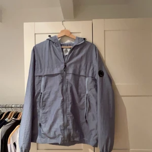 Cp Company jacka  - Köpte den för inte så länge sen har inte använt den sen dess.  Nyskick  