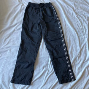 Vintage nike byxor  - Vintage nike byxor köpt här på Plick Mindre än vad dom ser ut! 