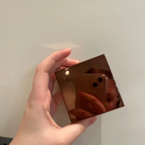 Caia lösbronzer - Säljer denna bronzern ifrån caia, kanske ish 80% kvar av den. Säljer pga jag har andra jag använder mer.  CAIA märket har dock tyvärr gått bort 