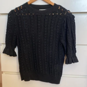 Virkad tröja  - En superfin tröja från Carin Wester. Går ej att köpa längre. Ny pris 399kr