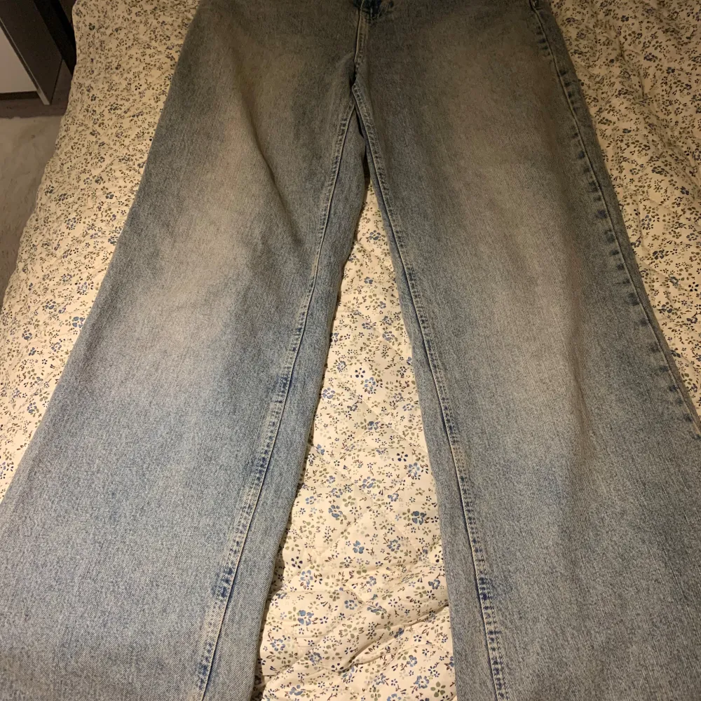 Baggy jeans frĂ„n stradivarius i storlek M!đ. Farkut & Housut.