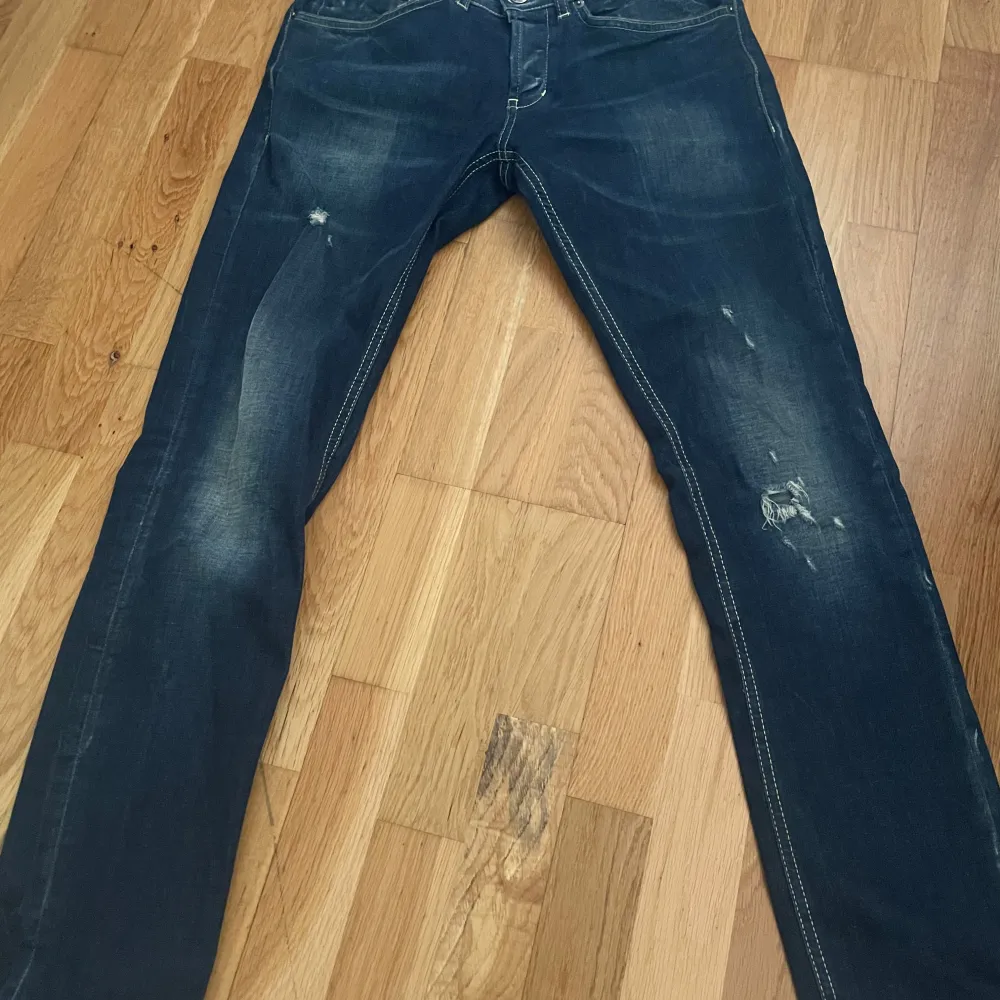 Dondup Jeans i nyskick, modell George Skinny fit och storlek 30. Jeans & Byxor.